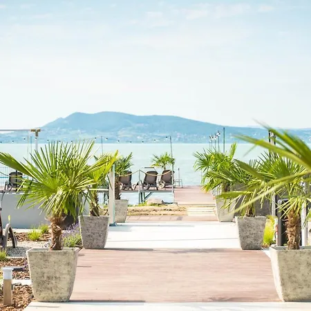 Sunset - Lakeside Boutique Apartment *